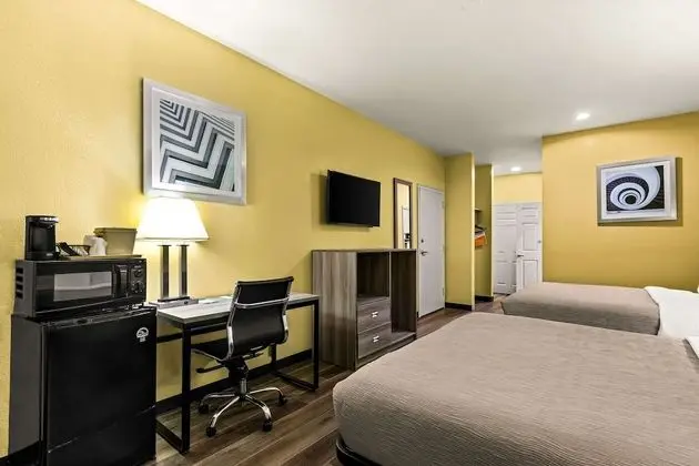 Oda, 2 Büyük (Queen) Boy Yatak, Engellilere Uygun, Sigara İçilmez