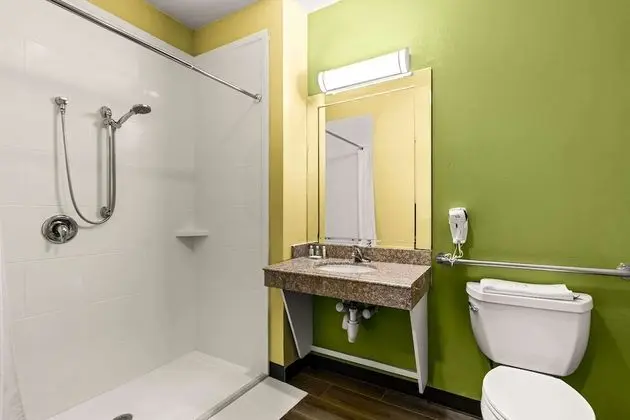 Oda, 2 Büyük (Queen) Boy Yatak, Engellilere Uygun, Sigara İçilmez