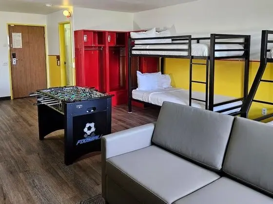 Oda, Birden Çok Yatak, Sigara İçilmez (Room 8, Game Room)