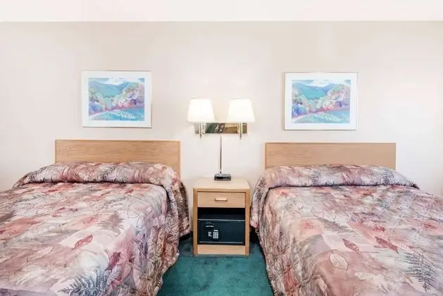 Oda, 2 Büyük (Queen) Boy Yatak, Sigara İçilmez