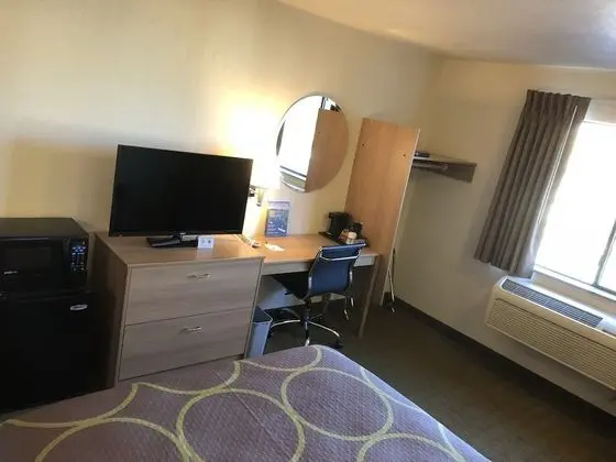 Oda, 1 Büyük (Queen) Boy Yatak, Sigara İçilmez (Pet Friendly)