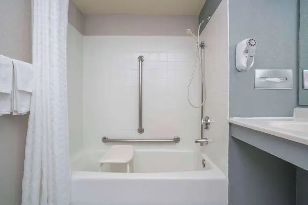 Engellilere uygun banyo