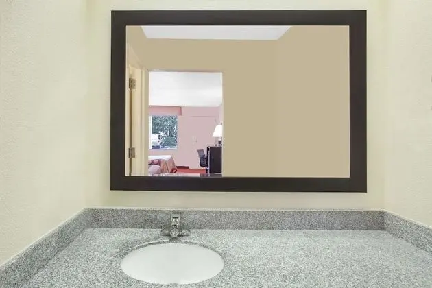 Oda, 1 En Büyük (King) Boy Yatak, Sigara İçilebilir, Mikrodalga