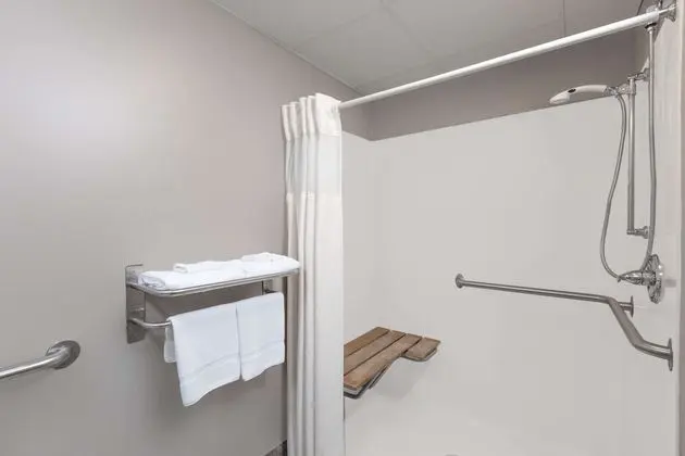 Standard Oda, 1 Büyük (Queen) Boy Yatak, Engellilere Uygun, Sigara İçilmez