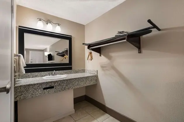 Standard Oda, 1 Çift Kişilik Yatak, Engellilere Uygun, Sigara İçilmez (Roll-In Shower)