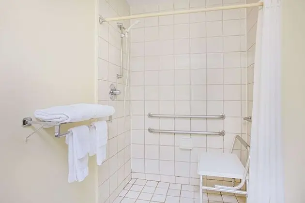 Oda, 1 En Büyük (King) Boy Yatak, Engellilere Uygun, Sigara İçilmez (Mobility Accessible)