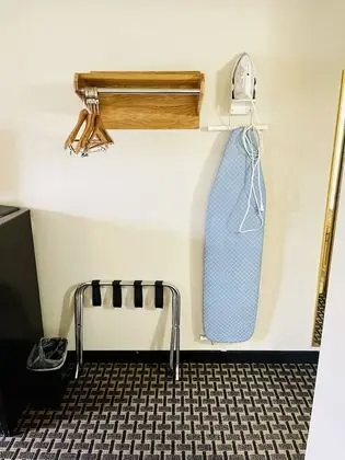 Oda, 1 Büyük (Queen) Boy Yatak, Engellilere Uygun, Sigara İçilmez (Mobility Accessible)