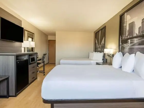 Tek Büyük Yataklı Oda, 2 Çift Kişilik Yatak