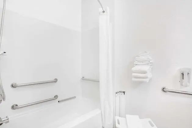 Oda, 1 En Büyük (King) Boy Yatak, Engellilere Uygun, Sigara İçilmez (Bathtub)