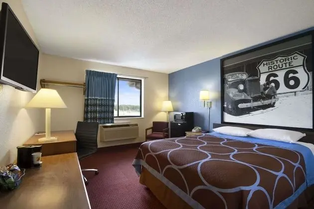 Oda, 1 Büyük (Queen) Boy Yatak, Engellilere Uygun, Sigara İçilmez (Mobility Accessible)