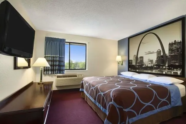 Oda, 1 Büyük (Queen) Boy Yatak, Engellilere Uygun, Sigara İçilmez (Mobility Accessible)