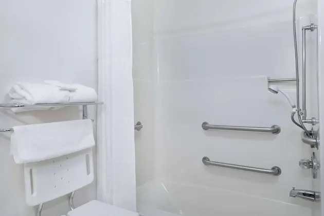 Engellilere uygun banyo