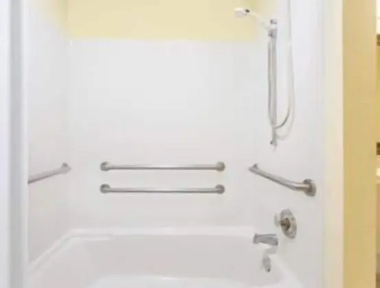 Oda, 1 En Büyük (King) Boy Yatak, Engellilere Uygun, Sigara İçilmez (Mobility Accessible)