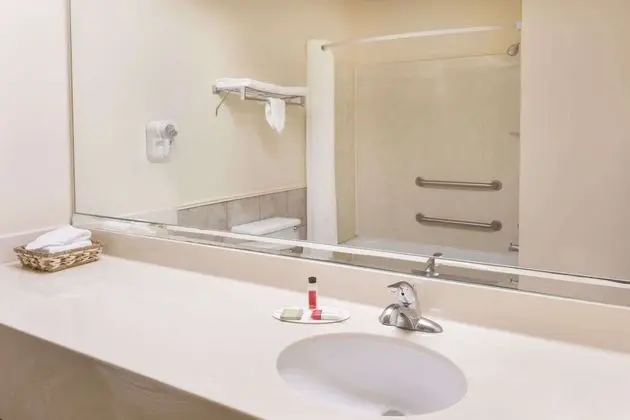 Süit, 1 En Büyük (King) Boy Yatak, Sigara İçilebilir, Sıcak Su Küveti