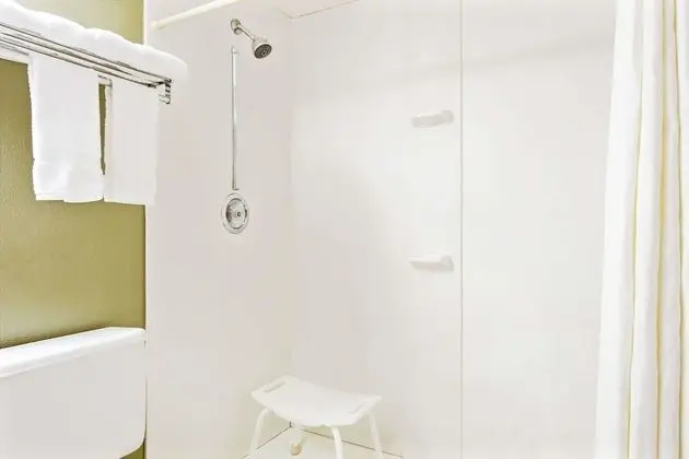 Oda, 1 Büyük (Queen) Boy Yatak, Engellilere Uygun, Sigara İçilmez