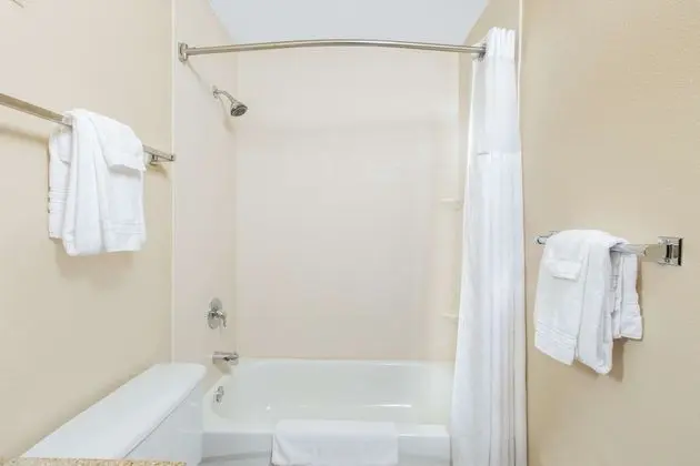 Upgraded, Tek Büyük Yataklı Oda, 2 Çift Kişilik Yatak, Sigara İçilmez, Buzdolabı