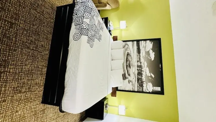 Oda, 1 En Büyük (King) Boy Yatak, Engellilere Uygun, Sigara İçilmez