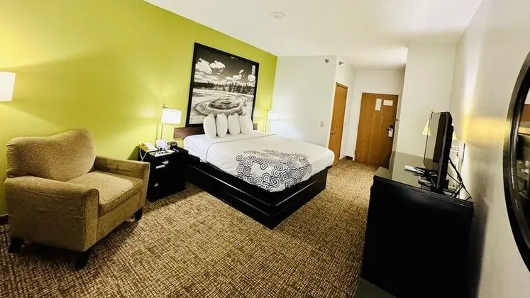 Oda, 1 En Büyük (King) Boy Yatak, Engellilere Uygun, Sigara İçilmez