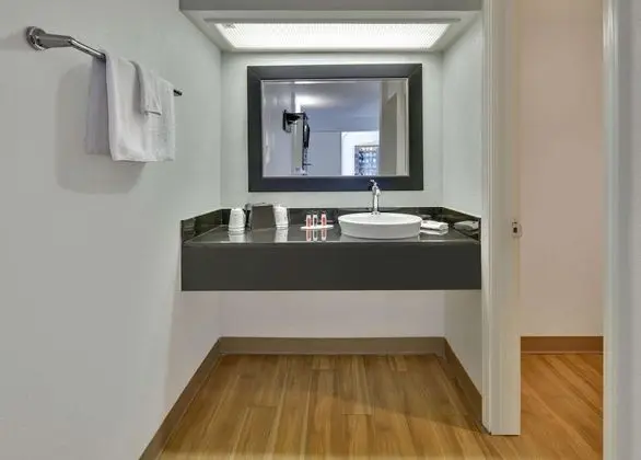 Oda, 1 En Büyük (King) Boy Yatak, Engellilere Uygun, Sigara İçilmez
