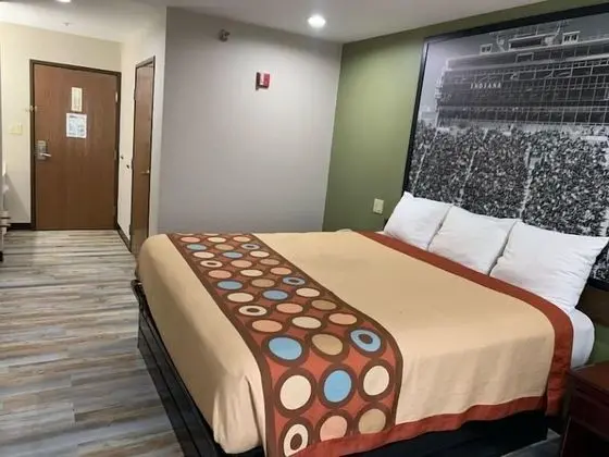 Standard Oda, 1 En Büyük (King) Boy Yatak, Engellilere Uygun, Sigara İçilmez (Mobility Accessible)