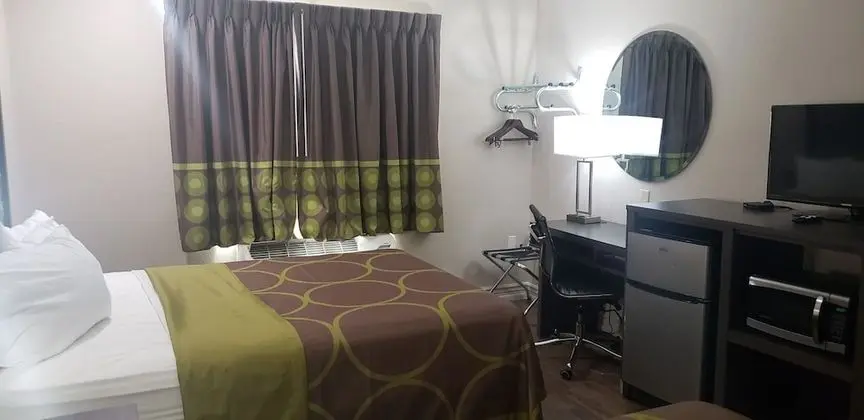 Oda, 1 En Büyük (King) Boy Yatak, Engellilere Uygun, Sigara İçilmez (Bathtub)