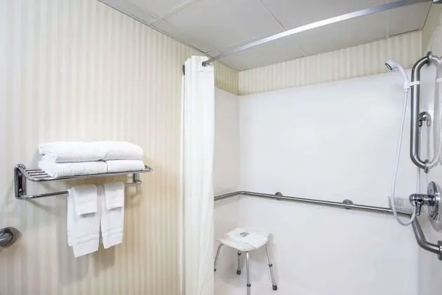 Oda, 1 En Büyük (King) Boy Yatak, Engellilere Uygun, Sigara İçilmez (Mobility)