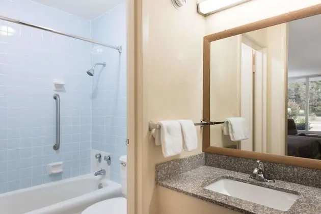 Tek Büyük Yataklı Oda, 2 Çift Kişilik Yatak