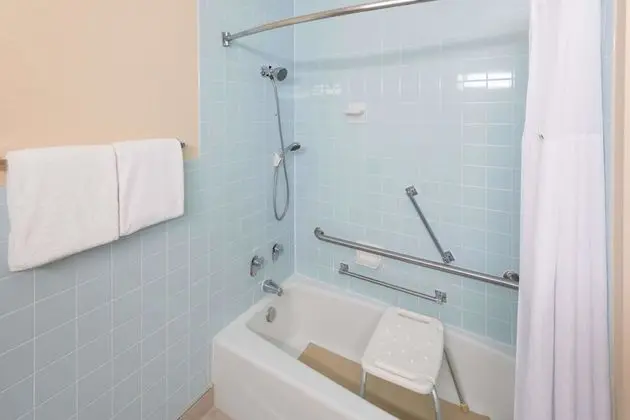 Tek Büyük Yataklı Oda, 2 Çift Kişilik Yatak