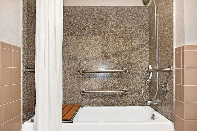 Oda, 1 Çift Kişilik Yatak, Engellilere Uygun, Sigara İçilmez (Mobility/Hearing, Tub w/Grab Bars)