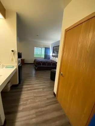 Standard Oda, 1 Büyük (Queen) Boy Yatak, Buzdolabı ve Mikrodalga