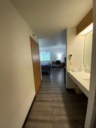 Standard Oda, 1 Büyük (Queen) Boy Yatak, Buzdolabı ve Mikrodalga