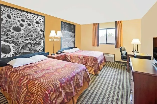 Tek Büyük Yataklı Oda, 2 Çift Kişilik Yatak