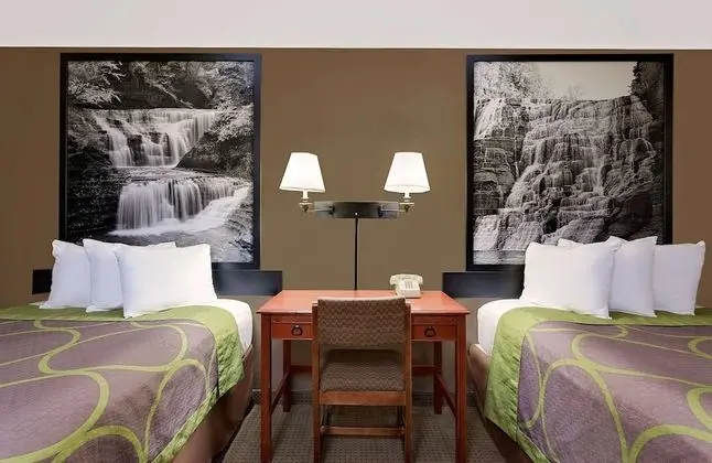 Tek Büyük Yataklı Oda, 2 Çift Kişilik Yatak