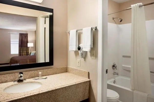 Oda, 2 Büyük (Queen) Boy Yatak, Sigara İçilebilir