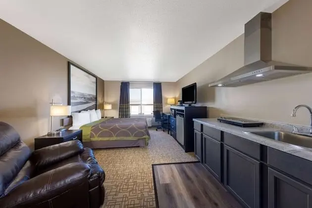 Oda, 1 Büyük (Queen) Boy Yatak, Sigara İçilmez, Küçük Mutfak