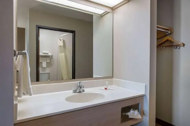 Oda, 2 Büyük (Queen) Boy Yatak, Sigara İçilmez, Küçük Mutfak