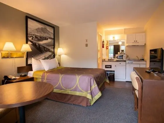Kitchenette Room, 1 Queen Bed, Fridge, Microwave, Stove Top, Non Smoking