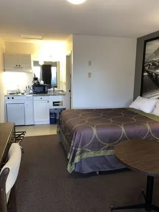 Kitchenette Room, 1 Queen Bed, Fridge, Microwave, Stove Top, Non Smoking
