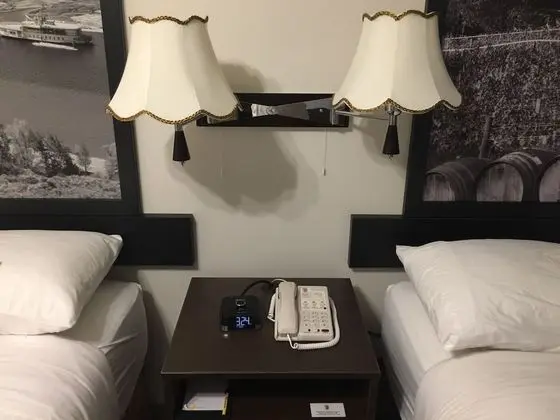 Tek Büyük Yataklı Oda, 2 Çift Kişilik Yatak