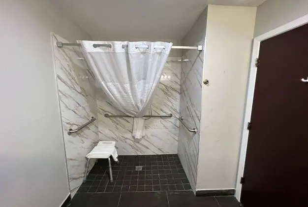 Standard Oda, 1 Büyük (Queen) Boy Yatak, Engellilere Uygun