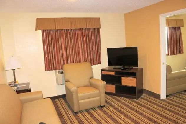 1-Bedroom Suite,1 King Bed and 1 Queen Sofa Bed, Non-Smoking