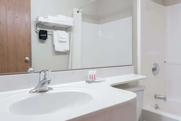 Oda, 2 Büyük (Queen) Boy Yatak, Sigara İçilmez