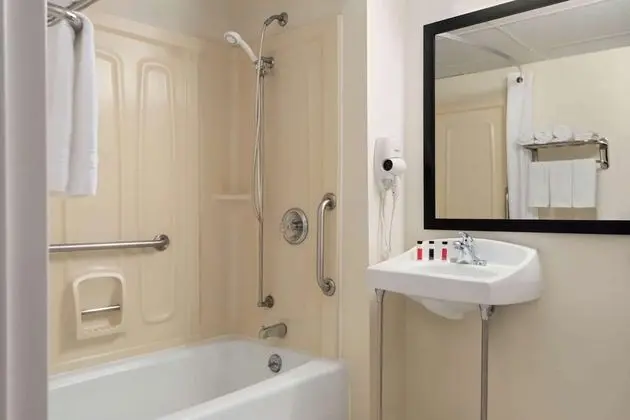 Oda, 1 Çift Kişilik Yatak, Engellilere Uygun, Sigara İçilmez (Bathtub)