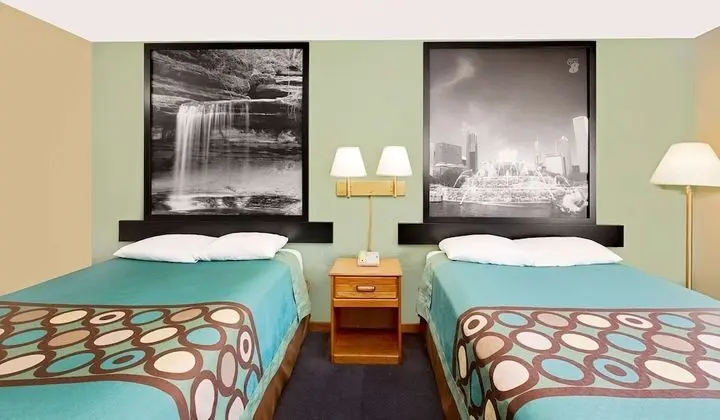 Tek Büyük Yataklı Oda, 2 Çift Kişilik Yatak