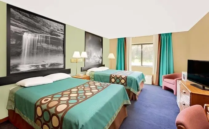 Tek Büyük Yataklı Oda, 2 Çift Kişilik Yatak