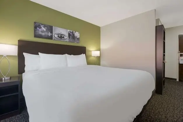 Oda, 1 Büyük (Queen) Boy Yatak, Engellilere Uygun, Sigara İçilmez