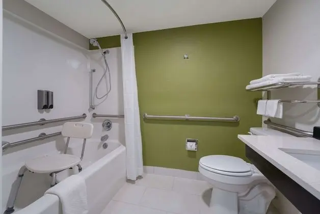 Oda, 1 Büyük (Queen) Boy Yatak, Engellilere Uygun, Sigara İçilmez