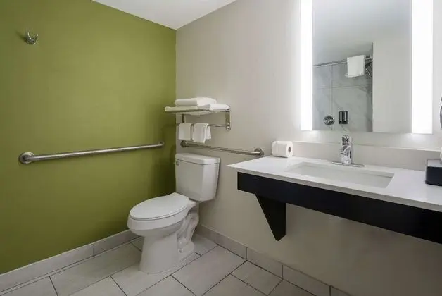 Oda, 2 Büyük (Queen) Boy Yatak, Engellilere Uygun, Sigara İçilmez