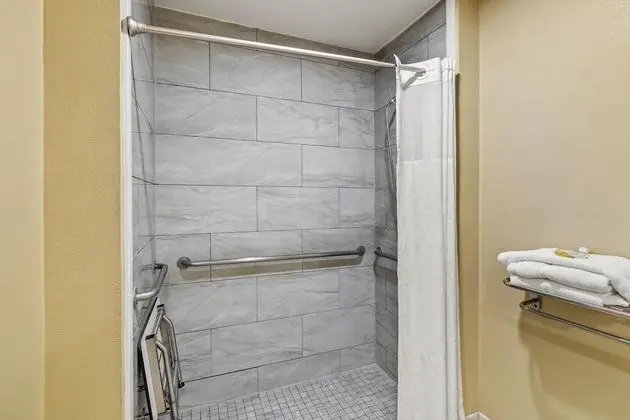 Engellilere uygun banyo