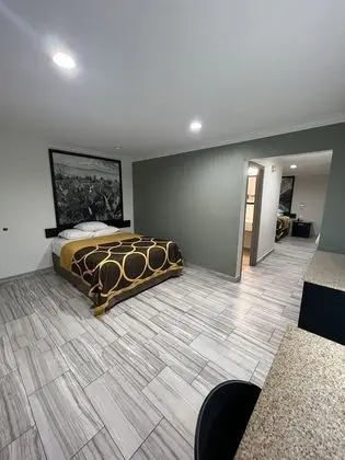 Süit (1 King and 1 Queen bed)